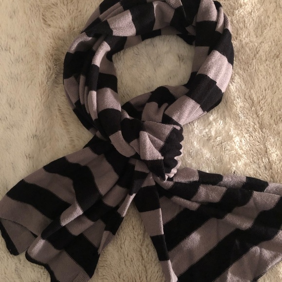 Scarf - Picture 3 of 5